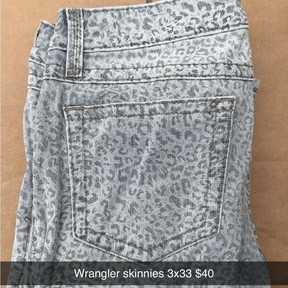 Wrangler Women's Skinny Jeans - Gray